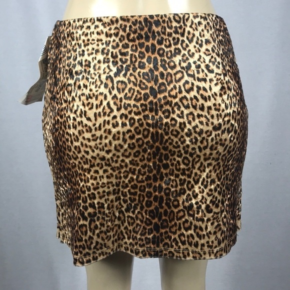 Zuliana Size Large Velvet Leopard Mini Skirt With Elastic Waist & Side Slits.New - Picture 4 of 5
